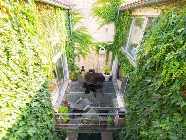 ARCHITECTURE TRANSFORMÉE - LOFT AVEC PISCINE AUX CHARTRONS