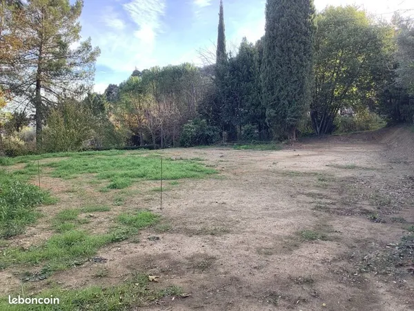 Vente terrain constructible dans un cadre de verdure près de la ville prix en baisse 80 le m