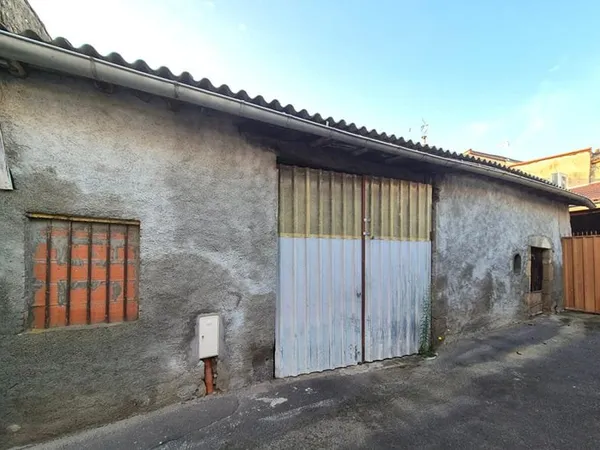 PONT-DU-CHÂTEAU / Grange à vendre de 120 M2 au sol, possibilité de transformer en habitation !