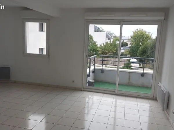 Vannes est - t3 lumineux avec balcon et double stationnement intérieur