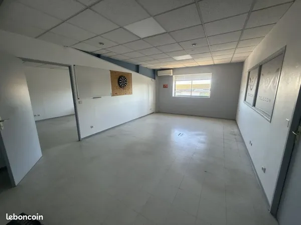 Bureau et espace de travail Location Le Muy 3p 58m² 638€