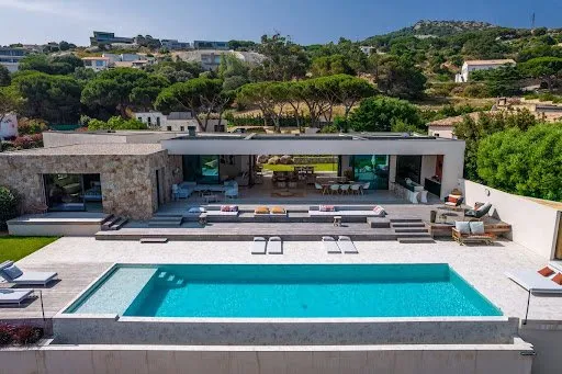 Maison 6 pièces 340 m²