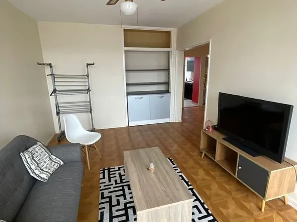 T3 lumineux de 60 m² au dernier étage avec balcon, idéal étudiants ou jeunes actifs