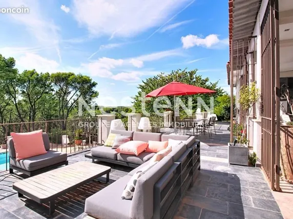 Propriété 6 pièces 230 m²