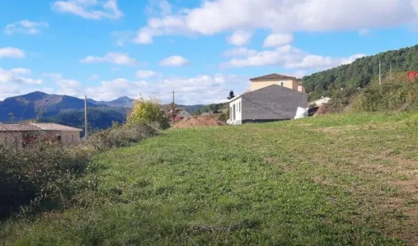 Terrain constructible 752 m² - Coux