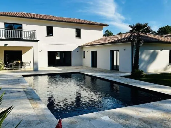 Villa 7 pièces 270 m²