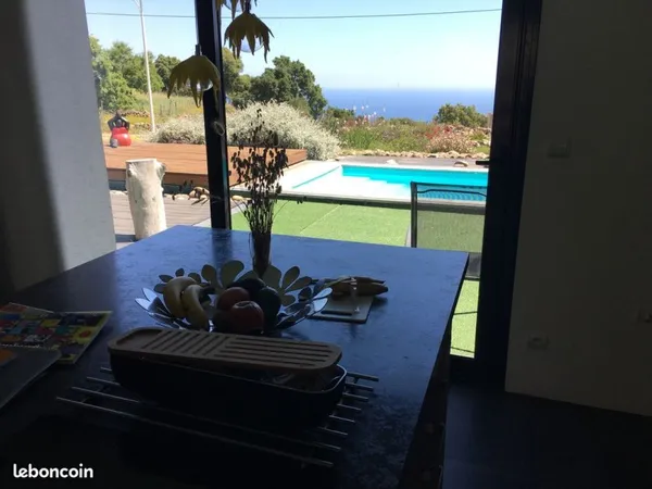 Villa contemporaine plain-pied vue mer