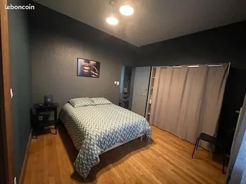 Chambre avec salle de bain privative