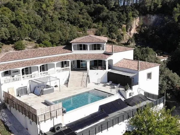Maison 13 pièces 378 m²