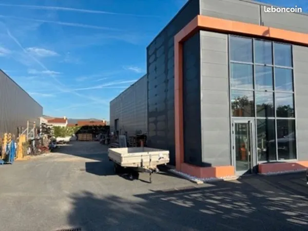 Local 1000 m² SAINT PAUL EN JAREZ