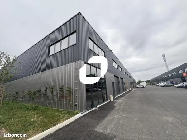 Local d'activité 746 m²