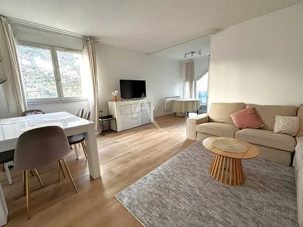 MAGNIFIQUE APPARTEMENT F3 AVEC BOX ET CAVE !