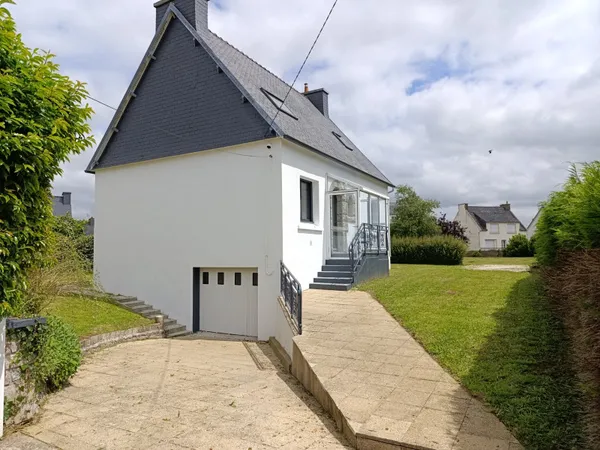 Maison néo-bretonne rénovée – 106 m² – 5 chambres – Châteauneuf-du-Faou