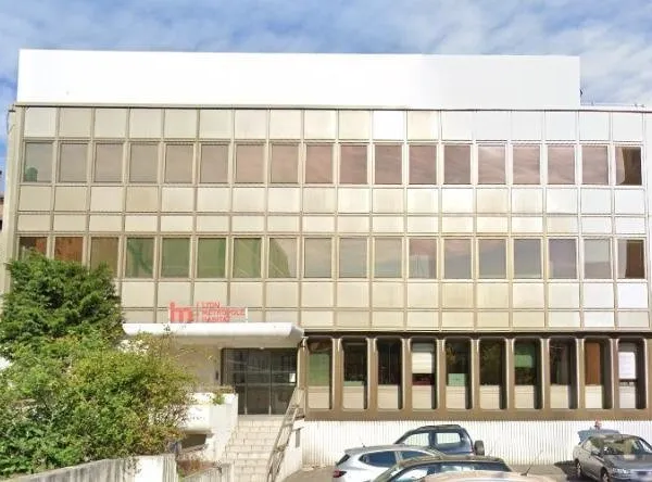 Local commercial 371 m²