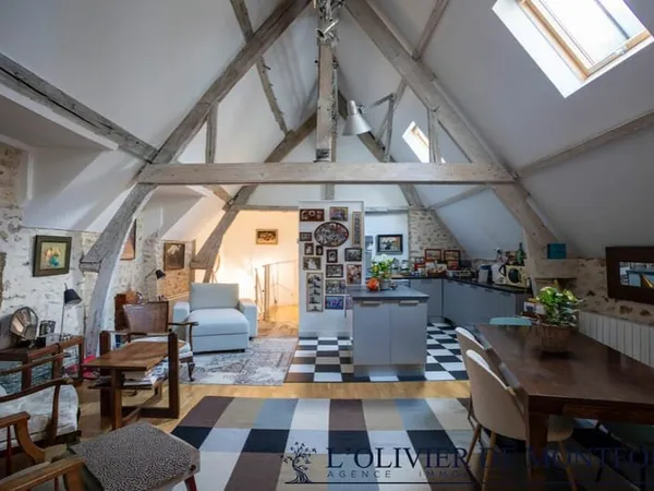 DUPLEX TYPÉ LOFT EN PLEIN CENTRE HISTORIQUE DE MONTFORT L'AMAURY