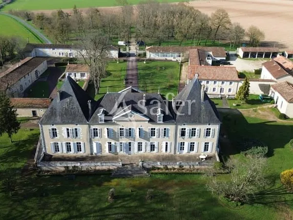 Domaine avec Château sur environ 4.5 ha