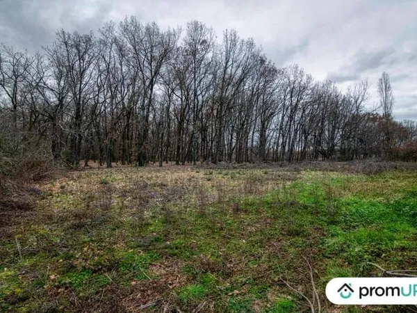 Terrain constructible de 2689m2 à DIEUPENTALE