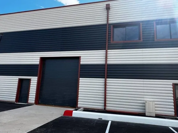 Local d'activité 1600 m²