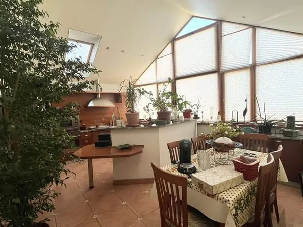 Maison 10 pièces 640 m²