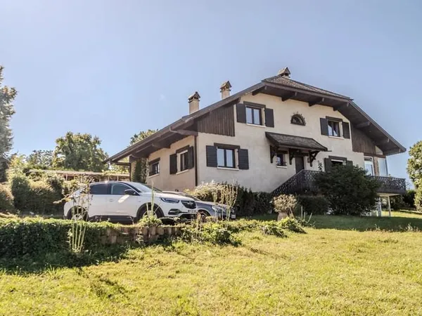 À vendre - Grande maison de caractère sur la commune de Marin,