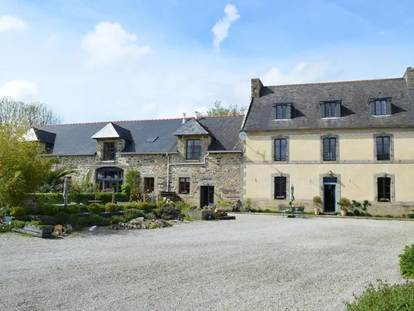 Joli corps de ferme avec gîtes Cast