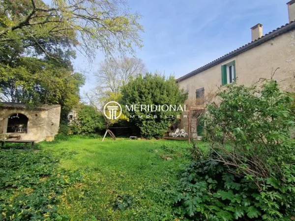 Rare Mas de village avec maison de Maître et granges
