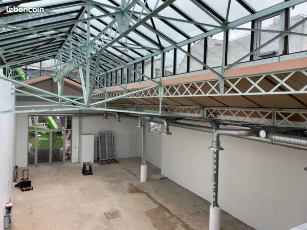 Local d'activité 916 m²