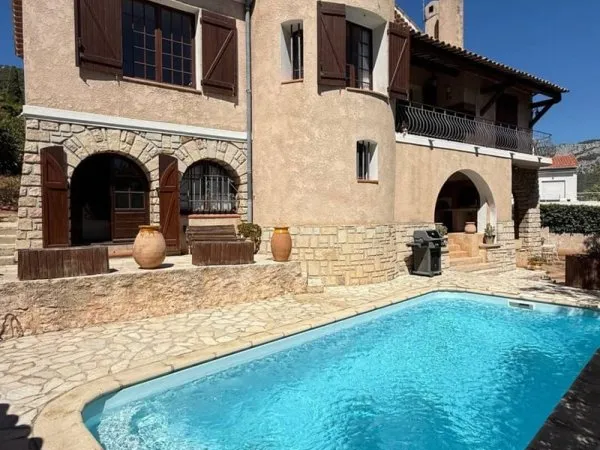 Villa 6 pièces 156 m²