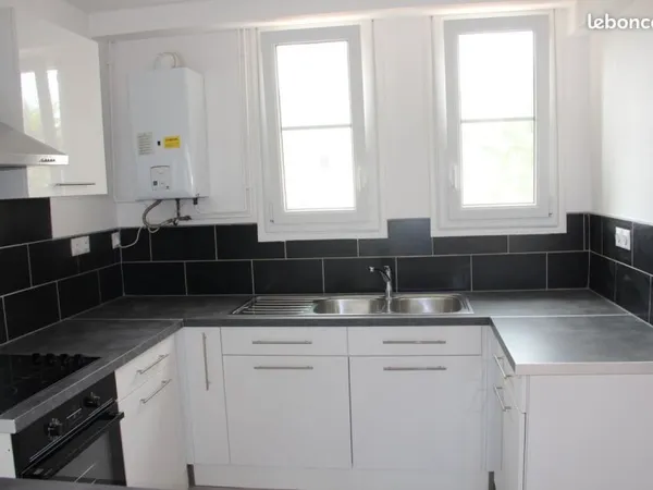 Bel appartement T3, avec balcon, cave, garage et parking