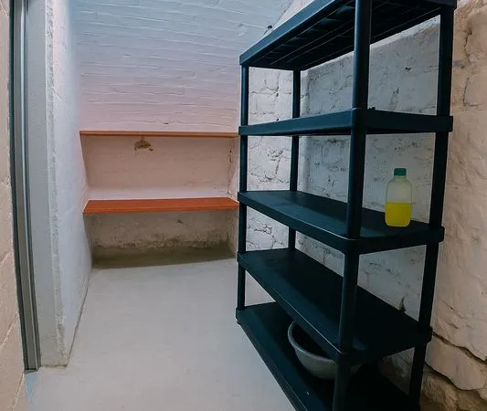 Grande cave saine et sécurisée (idéal stockage) - Environ 6m2