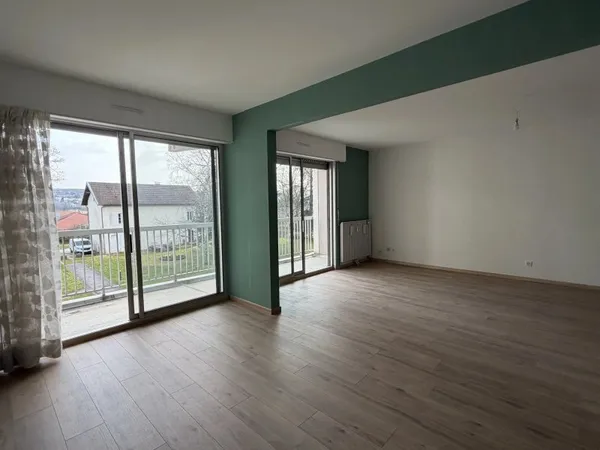 BEL APPARTEMENT DE 5 PIÈCES – 100 M² – LUMINEUX AVEC BALCON, GARAGE ET CAVE
