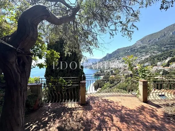 En exclusivité villa à vendre avec magnifique vue mer panoramique jusqu'à la Principauté de Monaco