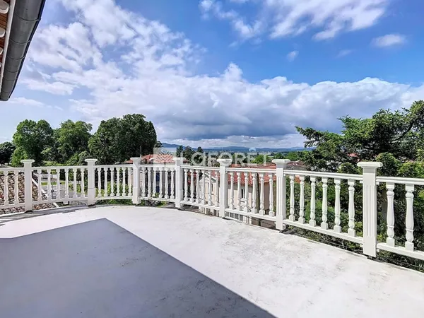 Maison 11 pièces 250 m²