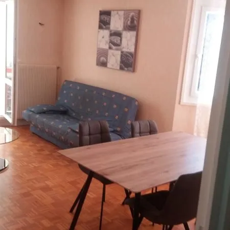 Grand F2 dans Résidence