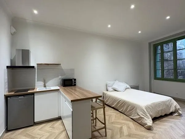 Studio meublé entièrement rénové