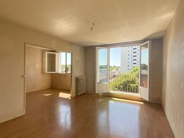 APPARTEMENT 4 Pièces, très lumineux, avec Balcon et Cave