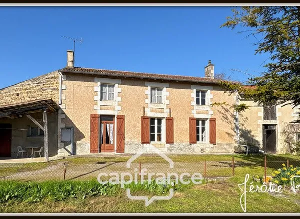 Maison en pierre à vendre Champigny-En-Rochereau (86), plain-pied, à rénover, 3 pièces, 2 chambres, 