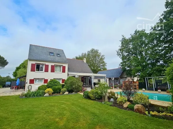 GRANDE MAISON AU CALME DANS LE BOURG