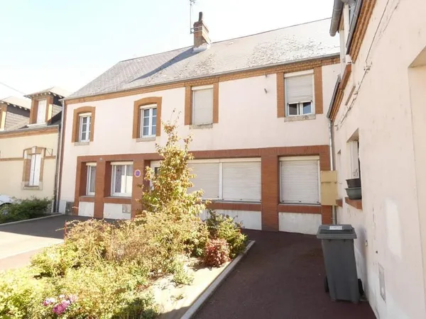 Ensemble immobilier de 7 appartements - Tigy centre