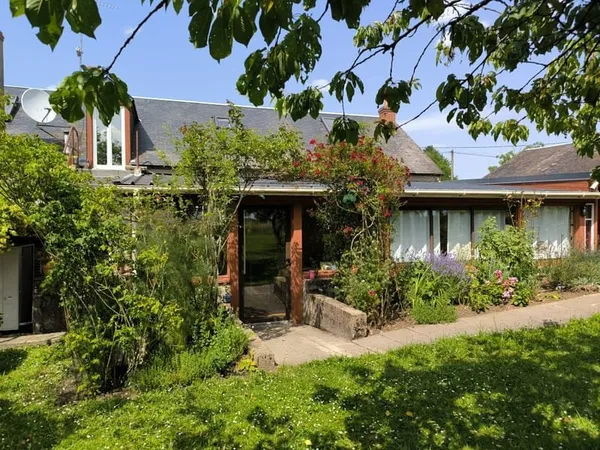 MAISON SANS TRAVAUX - PROCHE PLAN D'EAU - RÉGION BAZOIS
