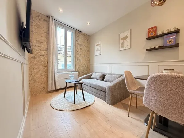 Magnifique Deux pièces au coeur du Vieil Antibes