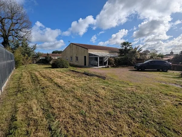 EXCLUSIVITE! FROIDFOND centre bourg, maison 2001, avec grand jardin et garage.
