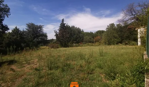 Terrain 742 m²