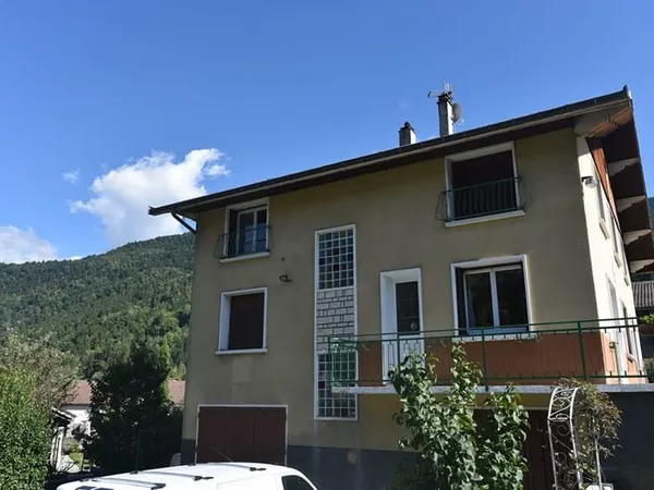 CRETS EN BELLEDONNE Proche ttes commodités T2 meublé