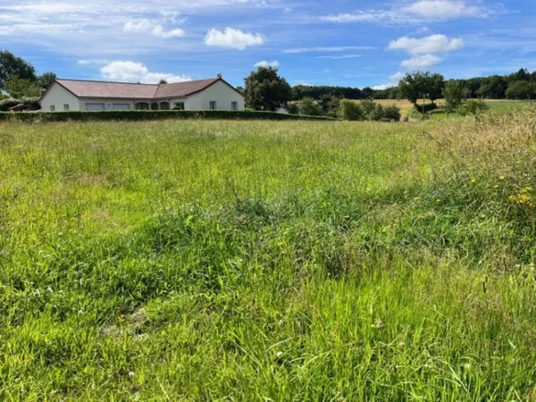 Terrain 900 m²