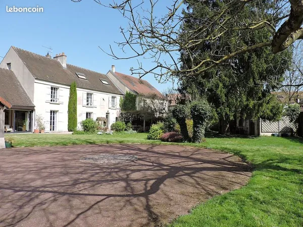 Maison 7 pièces 303 m²
