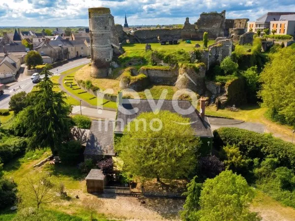 BATISSE CHARGEE D'HISTOIRE
