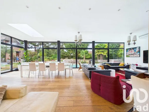 Maison 11 pièces 315 m²