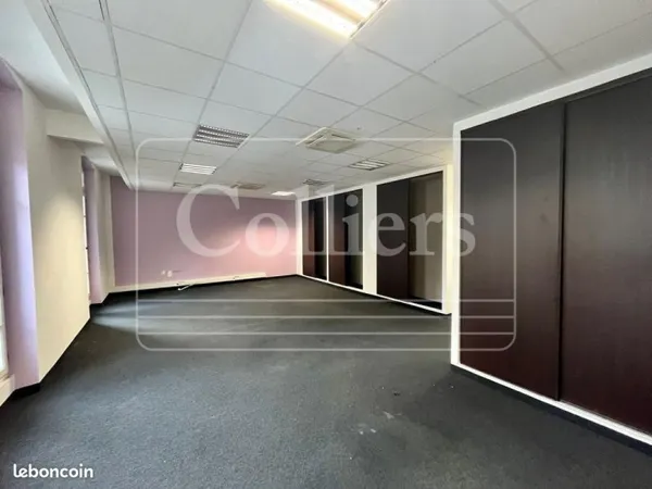 Bureau 320 m²
