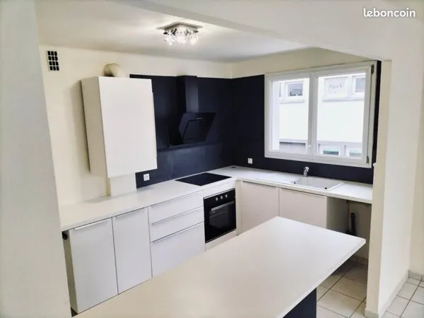 T2 43 m² - Port de commerce Brest - Box privatif - Cuisine équipée - 1er étage